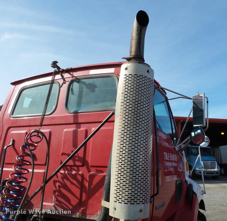 image for item K3422 2000 Sterling A9500 semi truck