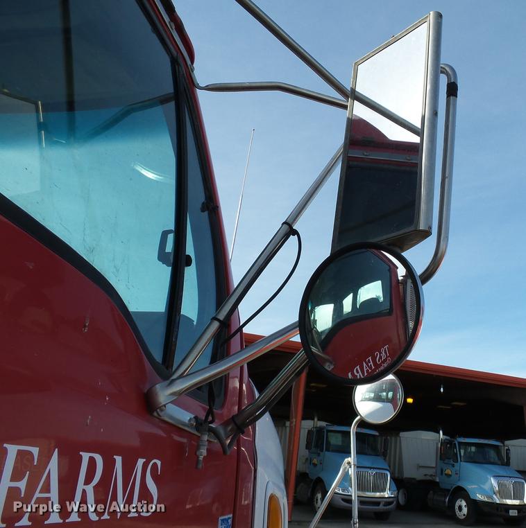 image for item K3422 2000 Sterling A9500 semi truck