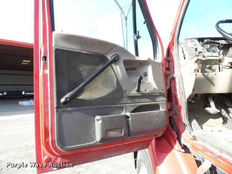 image for item K3422 2000 Sterling A9500 semi truck