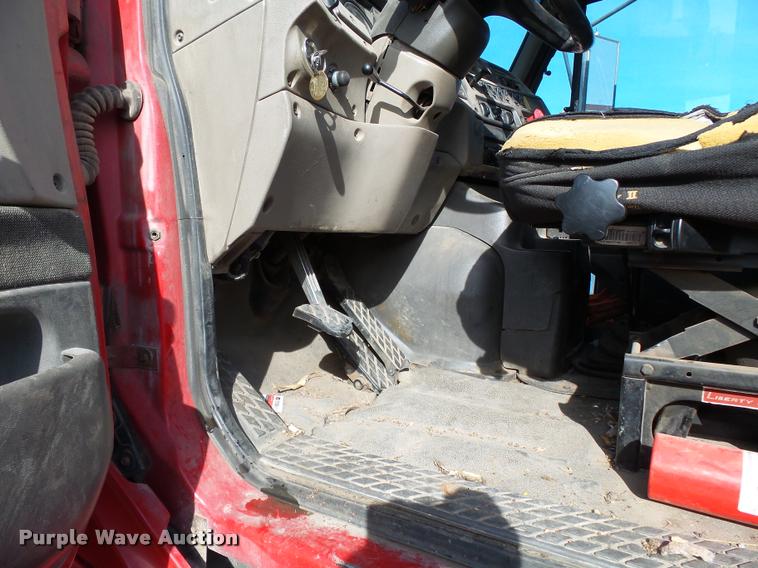 image for item K3422 2000 Sterling A9500 semi truck