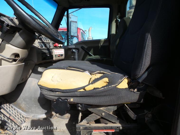 image for item K3422 2000 Sterling A9500 semi truck