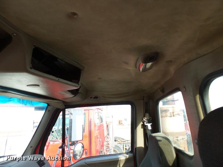 image for item K3422 2000 Sterling A9500 semi truck