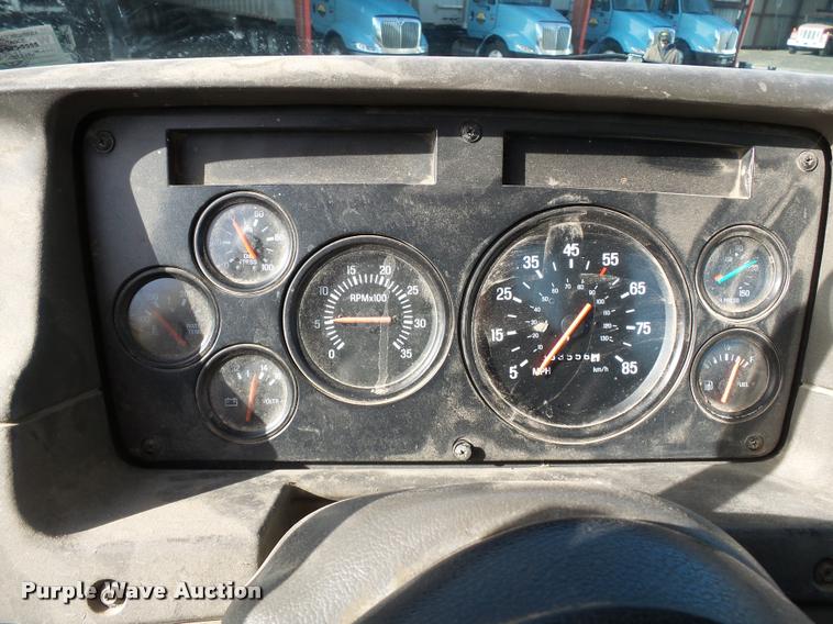 image for item K3422 2000 Sterling A9500 semi truck