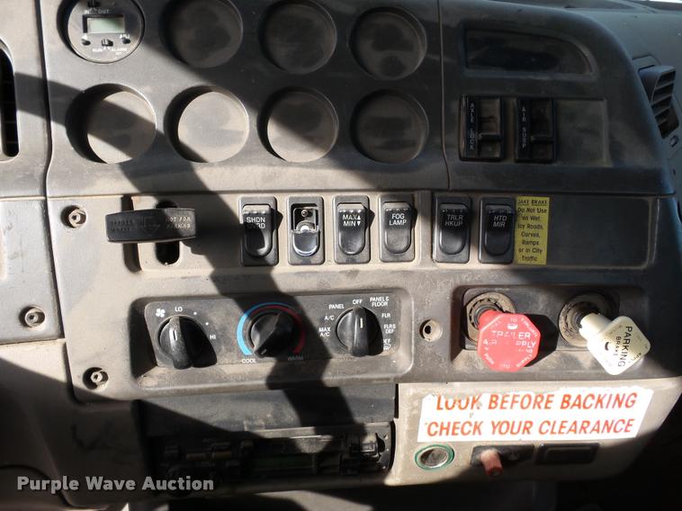 image for item K3422 2000 Sterling A9500 semi truck