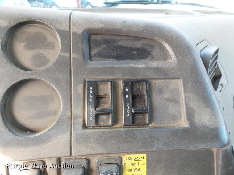 image for item K3422 2000 Sterling A9500 semi truck