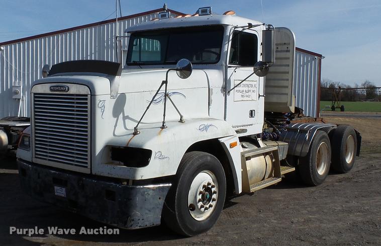 image for item K3423 1993 Freightliner FLD semi truck