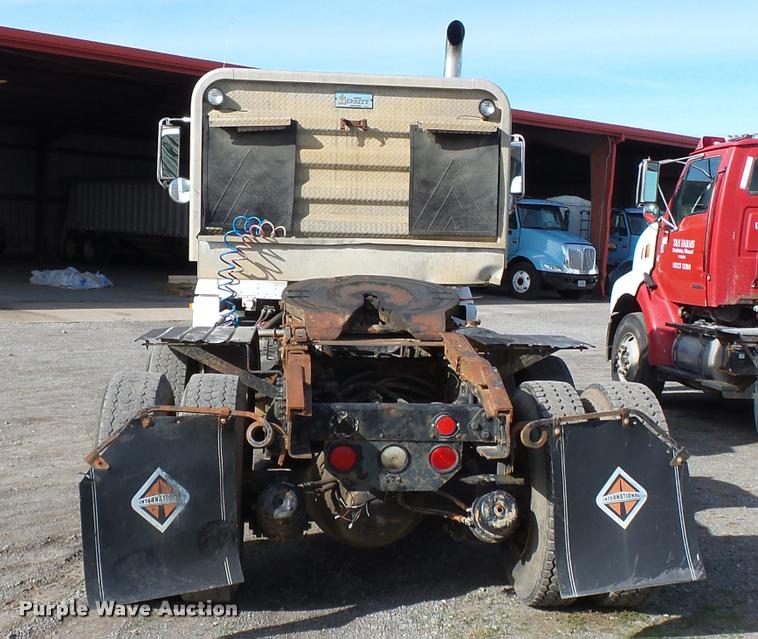 image for item K3423 1993 Freightliner FLD semi truck