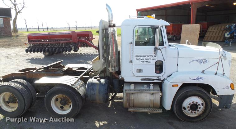 image for item K3423 1993 Freightliner FLD semi truck