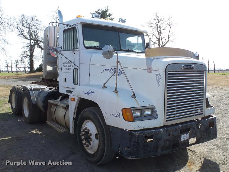 image for item K3423 1993 Freightliner FLD semi truck
