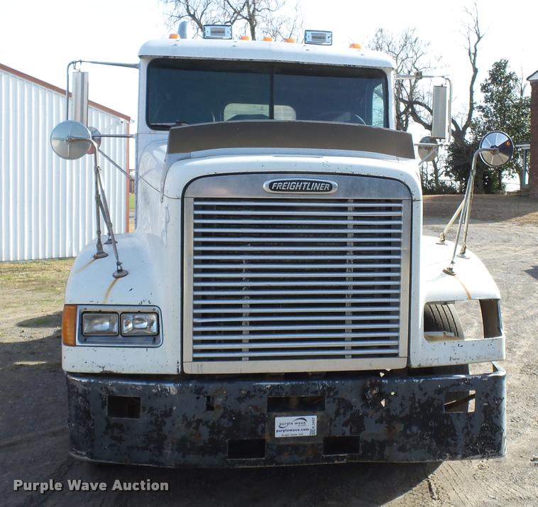 image for item K3423 1993 Freightliner FLD semi truck