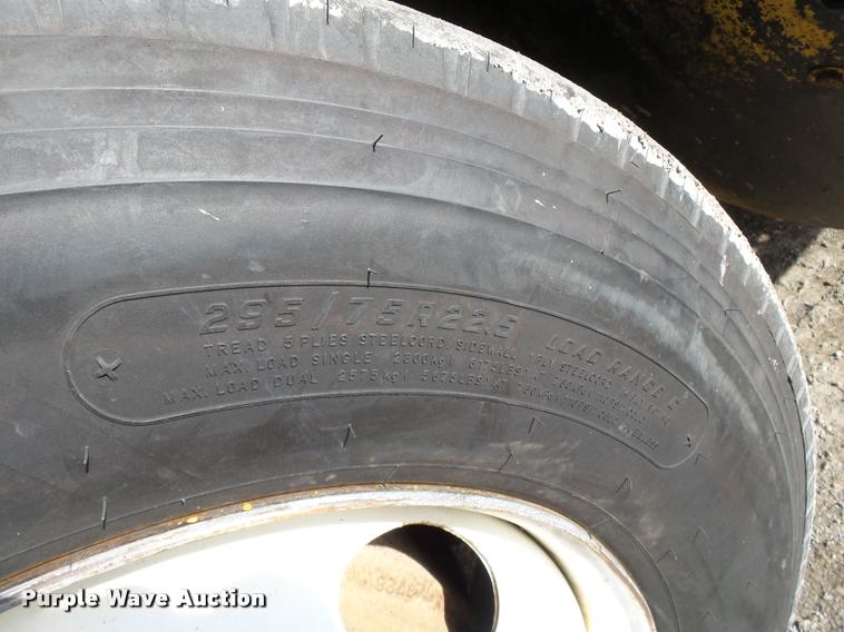 image for item K3423 1993 Freightliner FLD semi truck