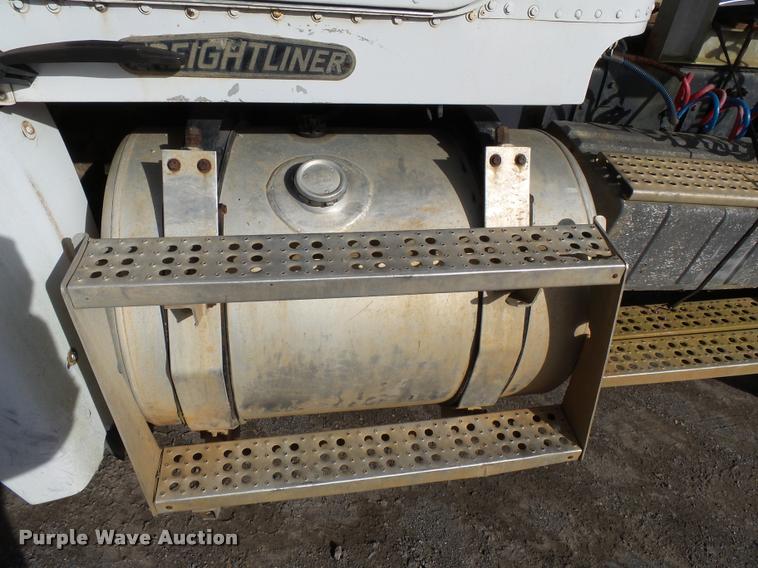 image for item K3423 1993 Freightliner FLD semi truck