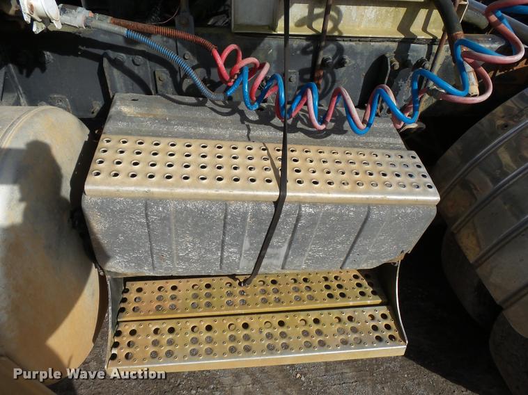 image for item K3423 1993 Freightliner FLD semi truck