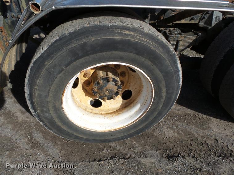 image for item K3423 1993 Freightliner FLD semi truck