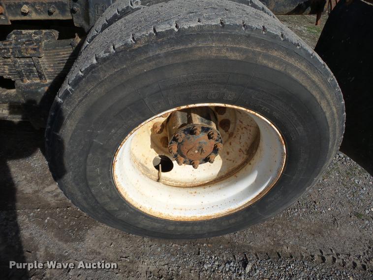 image for item K3423 1993 Freightliner FLD semi truck