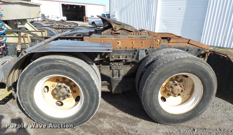 image for item K3423 1993 Freightliner FLD semi truck