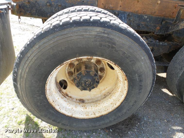 image for item K3423 1993 Freightliner FLD semi truck