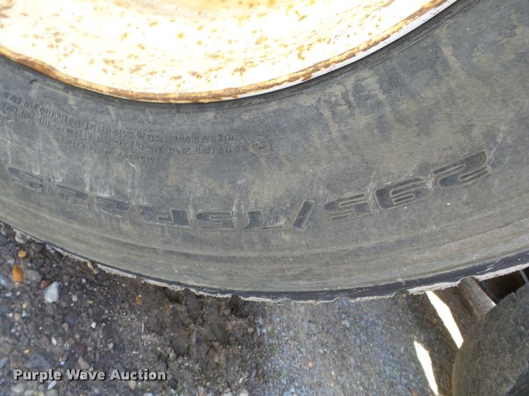 image for item K3423 1993 Freightliner FLD semi truck