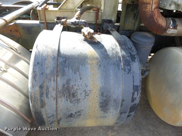 image for item K3423 1993 Freightliner FLD semi truck