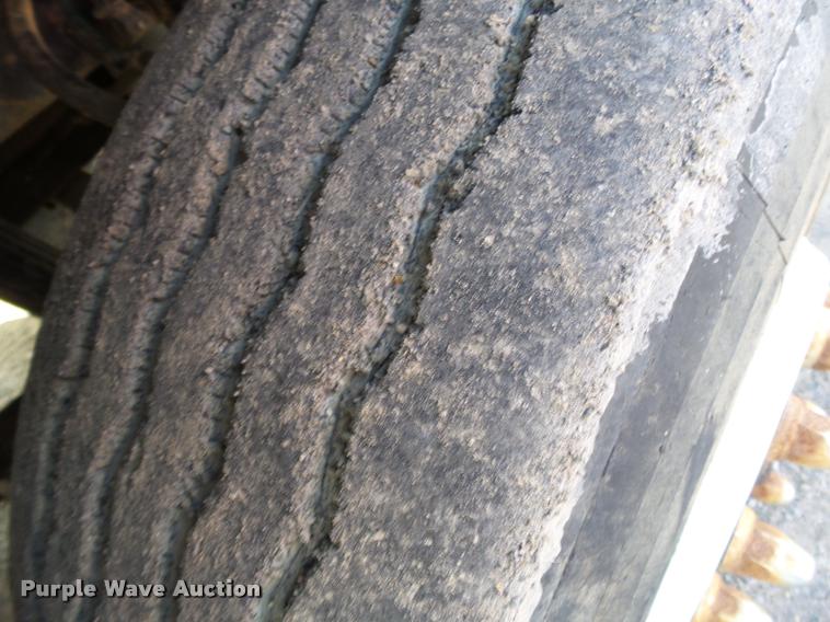 image for item K3423 1993 Freightliner FLD semi truck