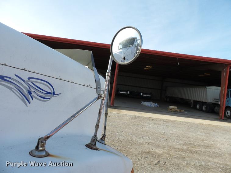 image for item K3423 1993 Freightliner FLD semi truck