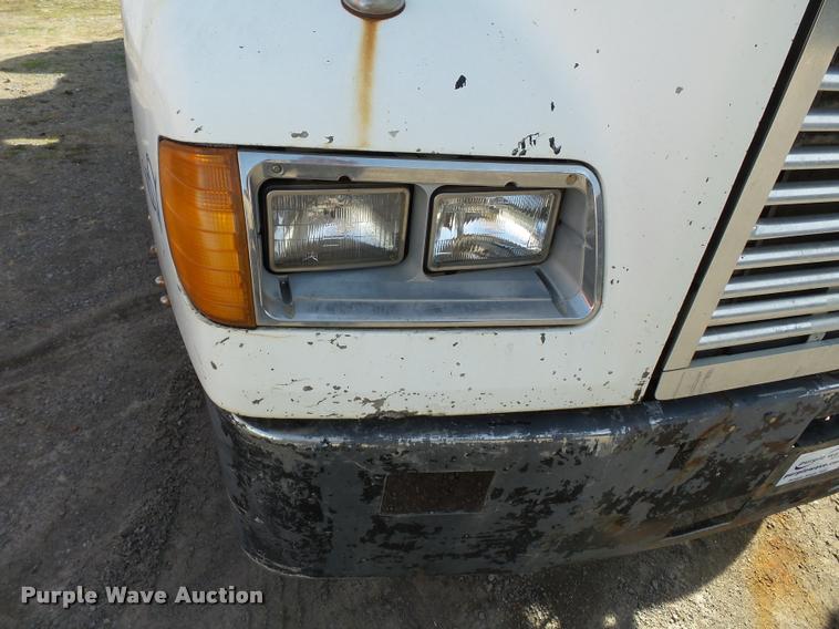 image for item K3423 1993 Freightliner FLD semi truck