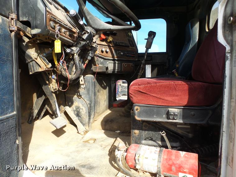 image for item K3423 1993 Freightliner FLD semi truck