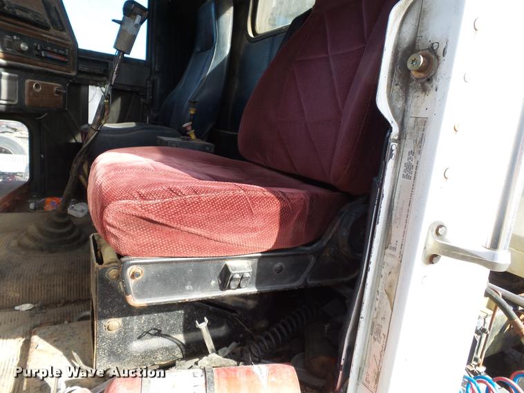 image for item K3423 1993 Freightliner FLD semi truck