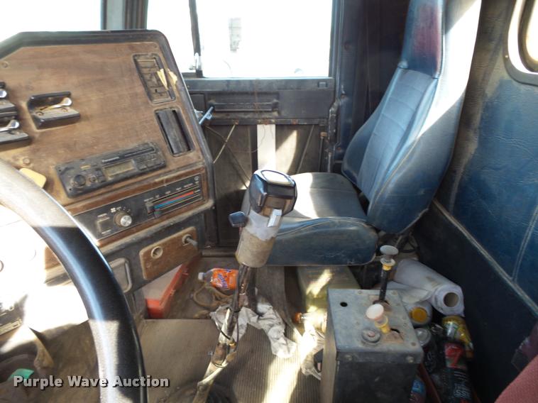 image for item K3423 1993 Freightliner FLD semi truck