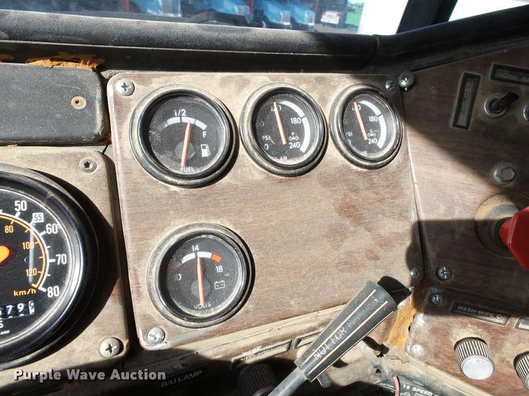 image for item K3423 1993 Freightliner FLD semi truck