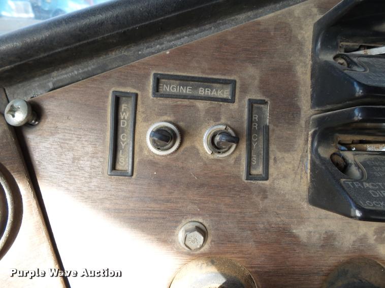 image for item K3423 1993 Freightliner FLD semi truck