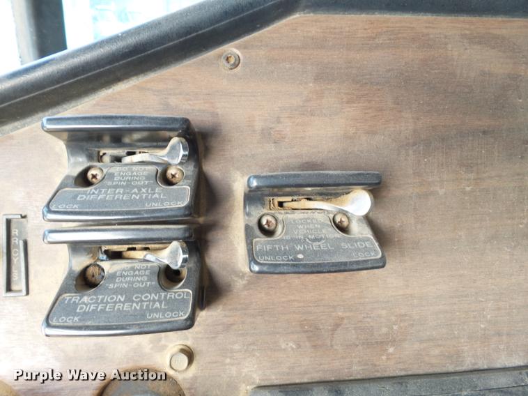 image for item K3423 1993 Freightliner FLD semi truck