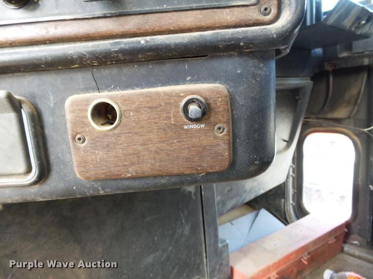 image for item K3423 1993 Freightliner FLD semi truck