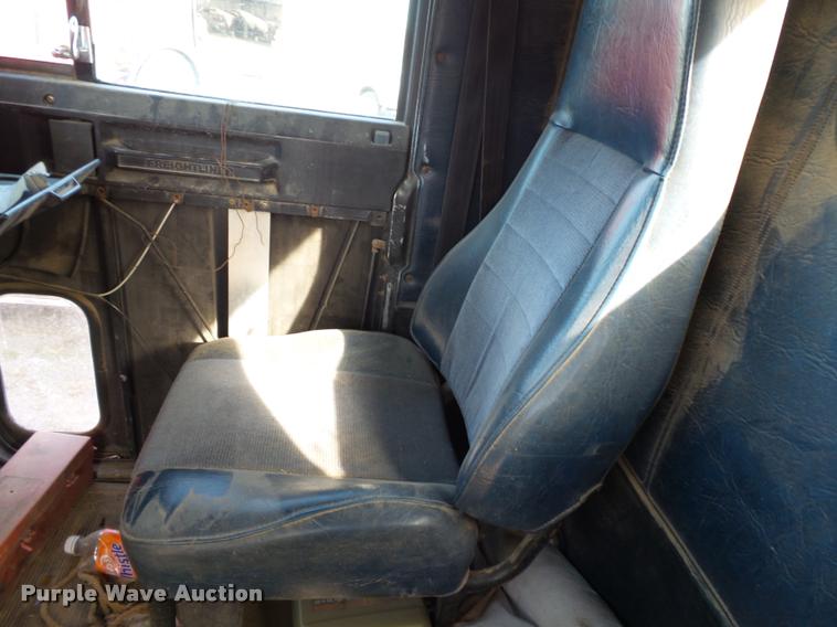 image for item K3423 1993 Freightliner FLD semi truck