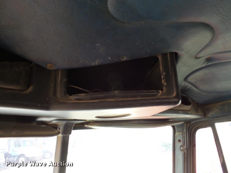 image for item K3423 1993 Freightliner FLD semi truck