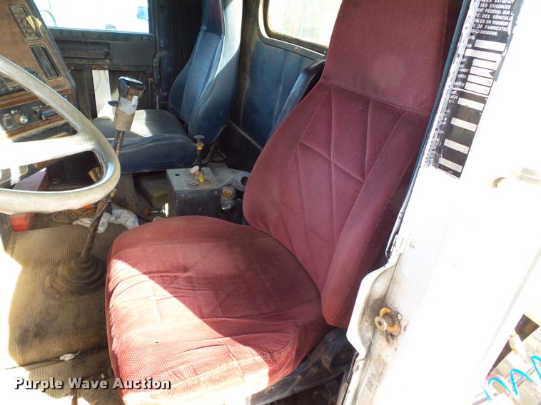 image for item K3423 1993 Freightliner FLD semi truck