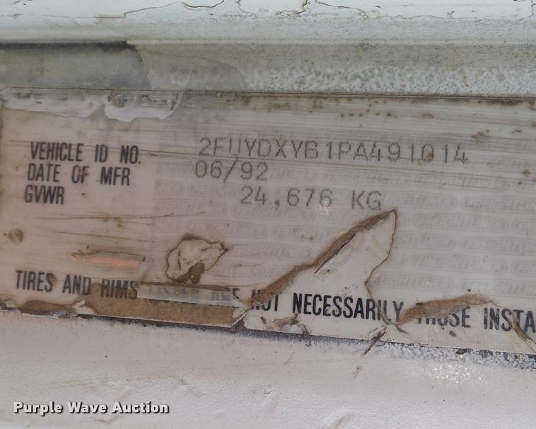 image for item K3423 1993 Freightliner FLD semi truck