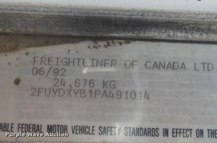 image for item K3423 1993 Freightliner FLD semi truck