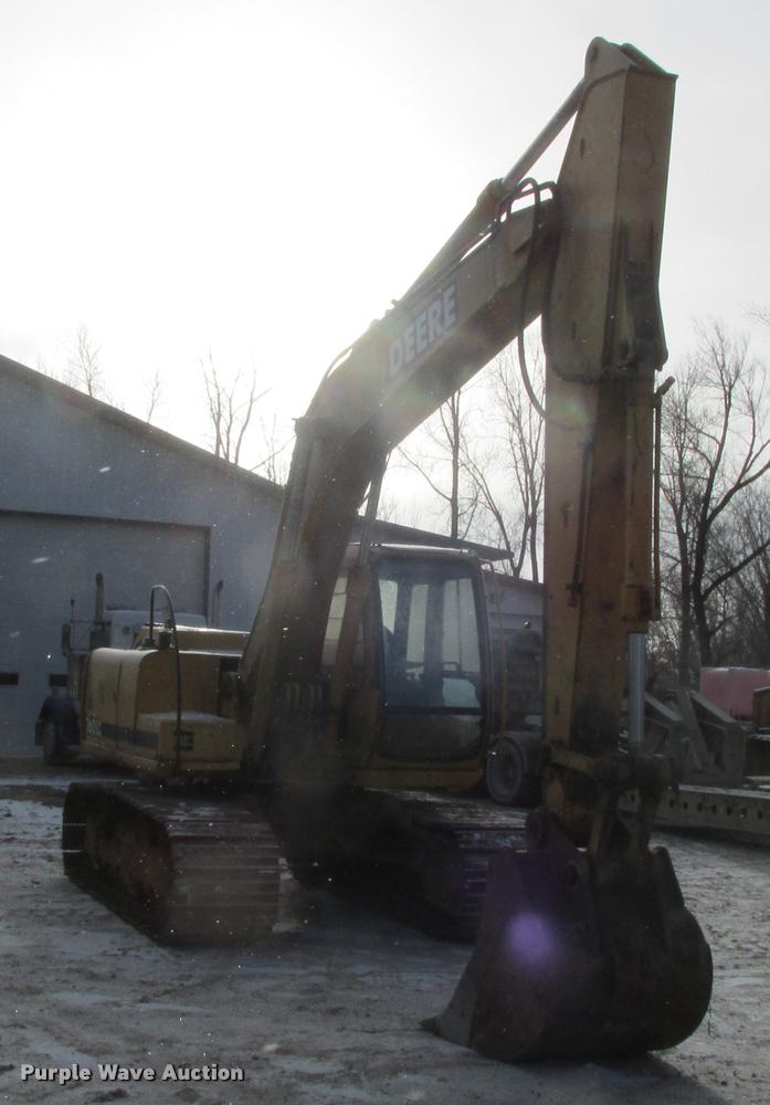 image for item K4217 2002 John Deere 160LC excavator