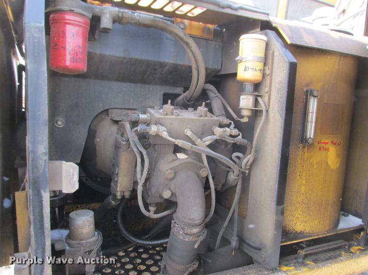 image for item K4217 2002 John Deere 160LC excavator