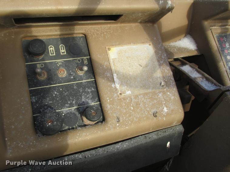 image for item K4218 1988 Caterpillar 621E conventional scraper