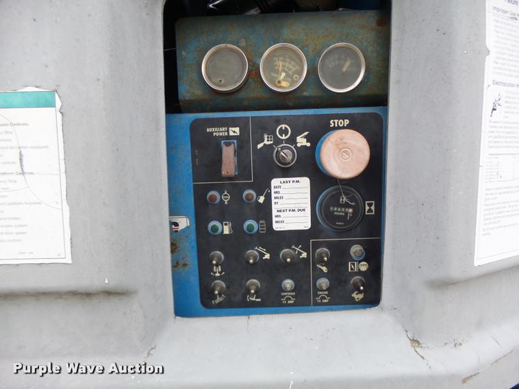 image for item K5526 1993 Genie S60 boom lift