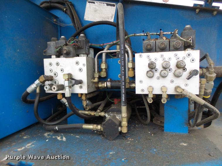 image for item K5526 1993 Genie S60 boom lift