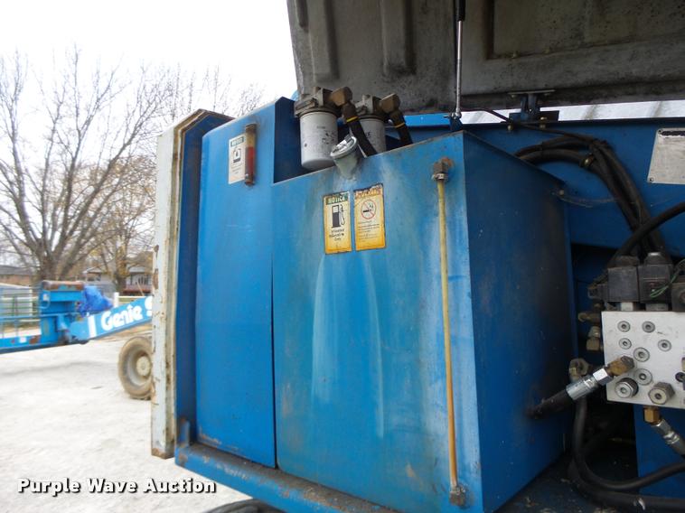 image for item K5526 1993 Genie S60 boom lift