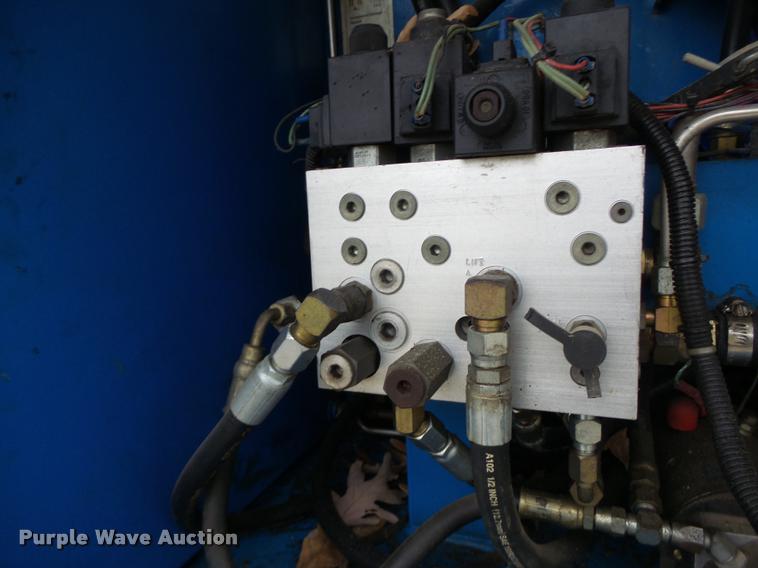 image for item K5528 1992 Genie S60 boom lift