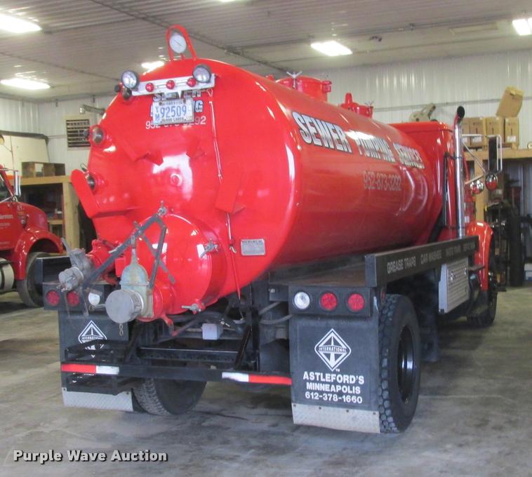 image for item K6189 1991 International 7100 vacuum truck