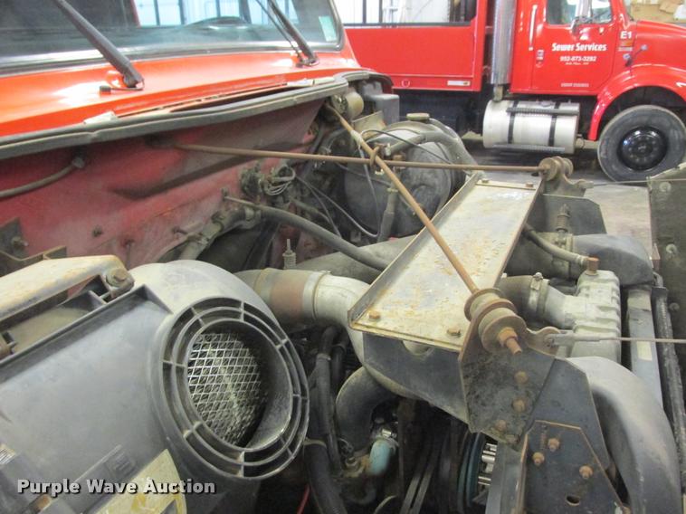 image for item K6189 1991 International 7100 vacuum truck