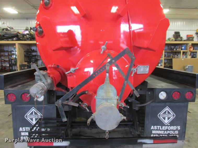 image for item K6189 1991 International 7100 vacuum truck