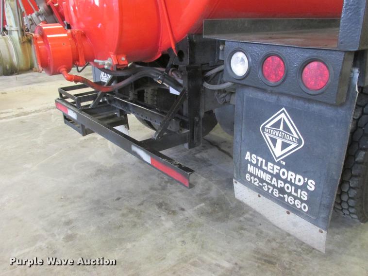 image for item K6189 1991 International 7100 vacuum truck