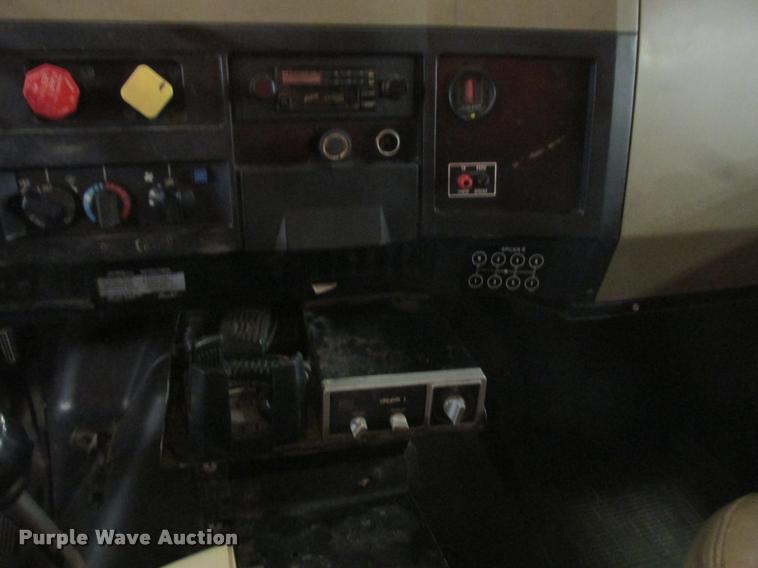 image for item K6189 1991 International 7100 vacuum truck